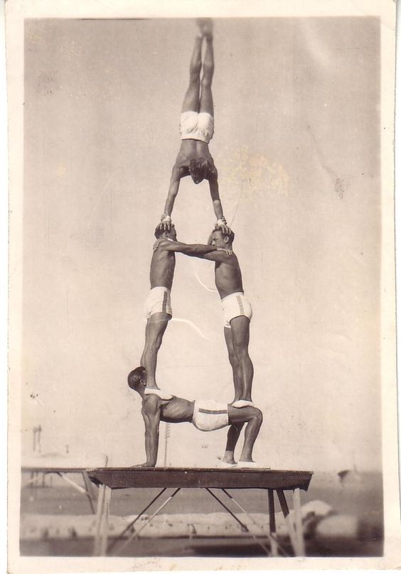 6667fddab6d40faaee291c6019d44648--circus-acrobat-vintage-circus