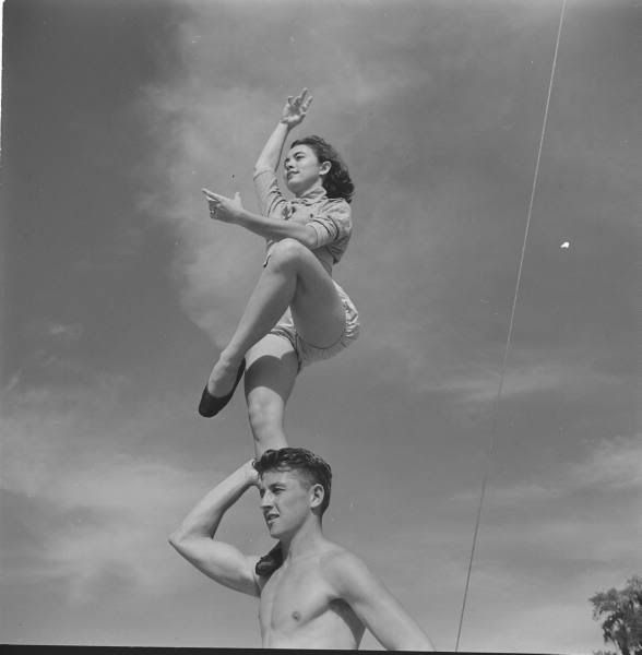 80b55679cfe0b27a1fce43925739c6a0--vintage-circus-stunts