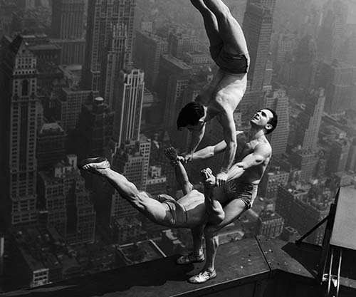 Acrobats-balance-on-top-of-the-Empire-State-Building-1934-small